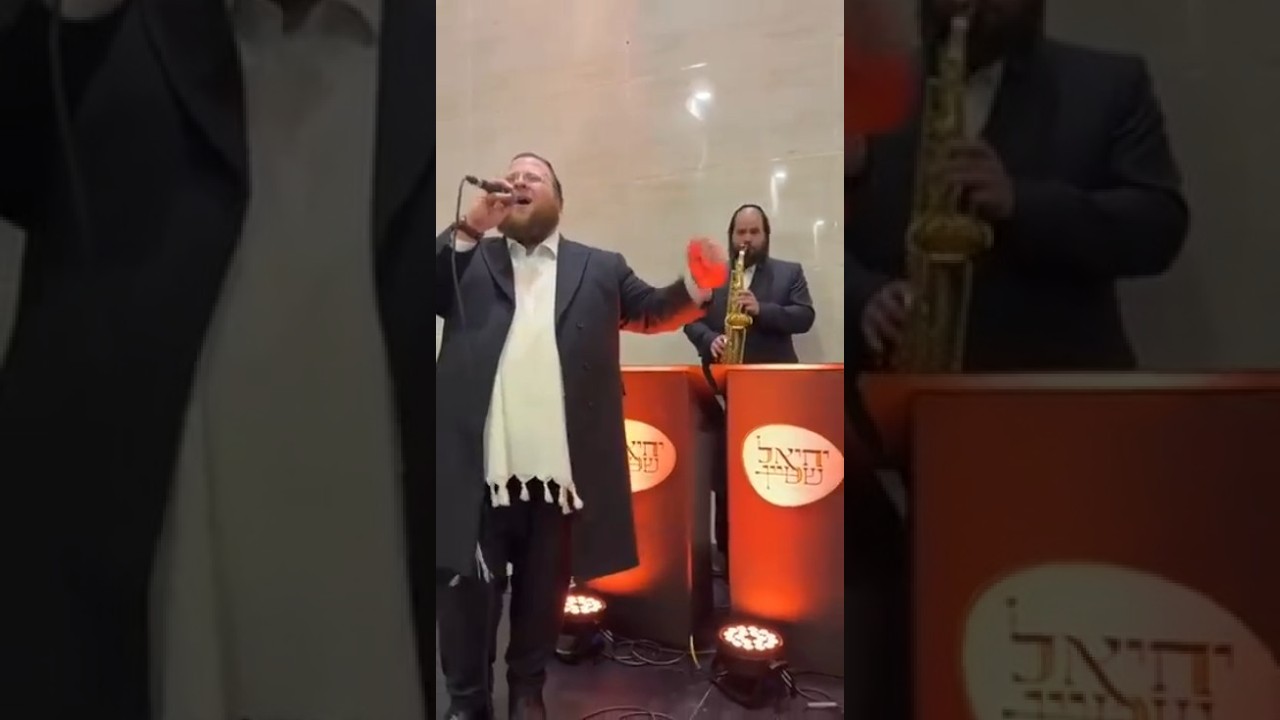 אושי פרוש ויחיאל שטיין בחתונה ניגון חב''ד