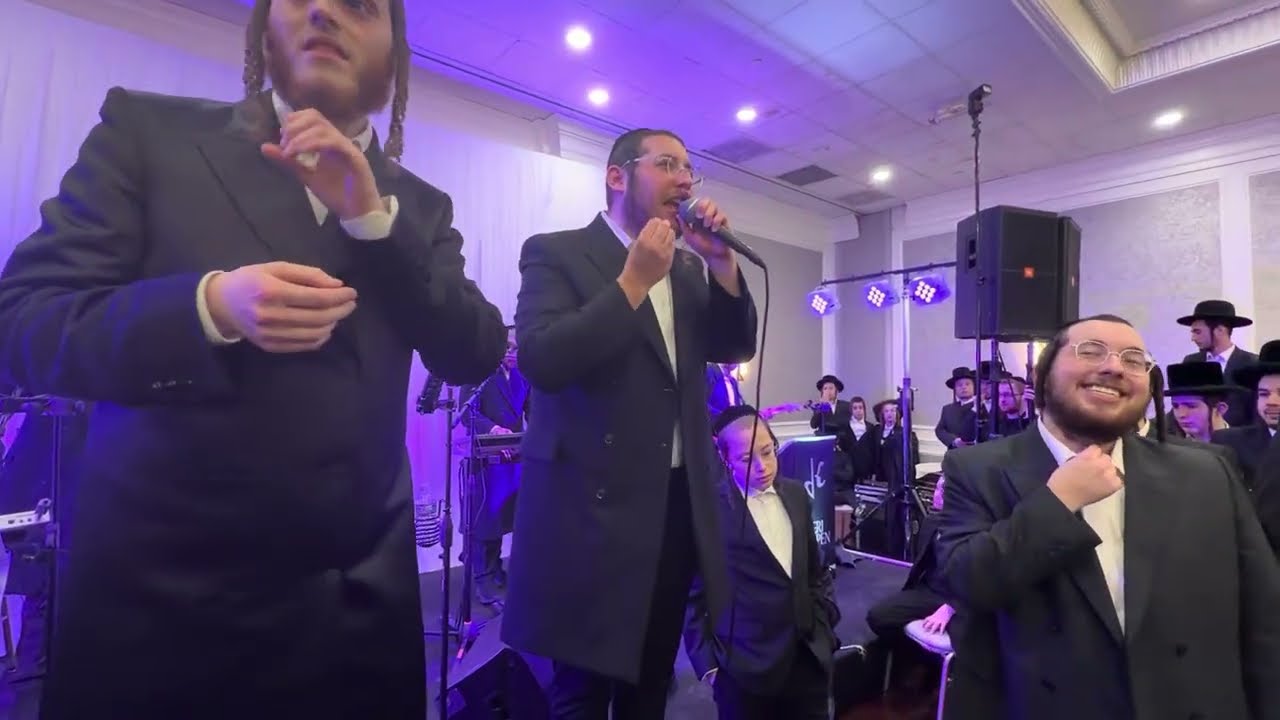 Kalmy Schwartz singing at the wedding of Moshe Stolzberg & Lebowitz | 🎹 Beri Karpen on the Keys