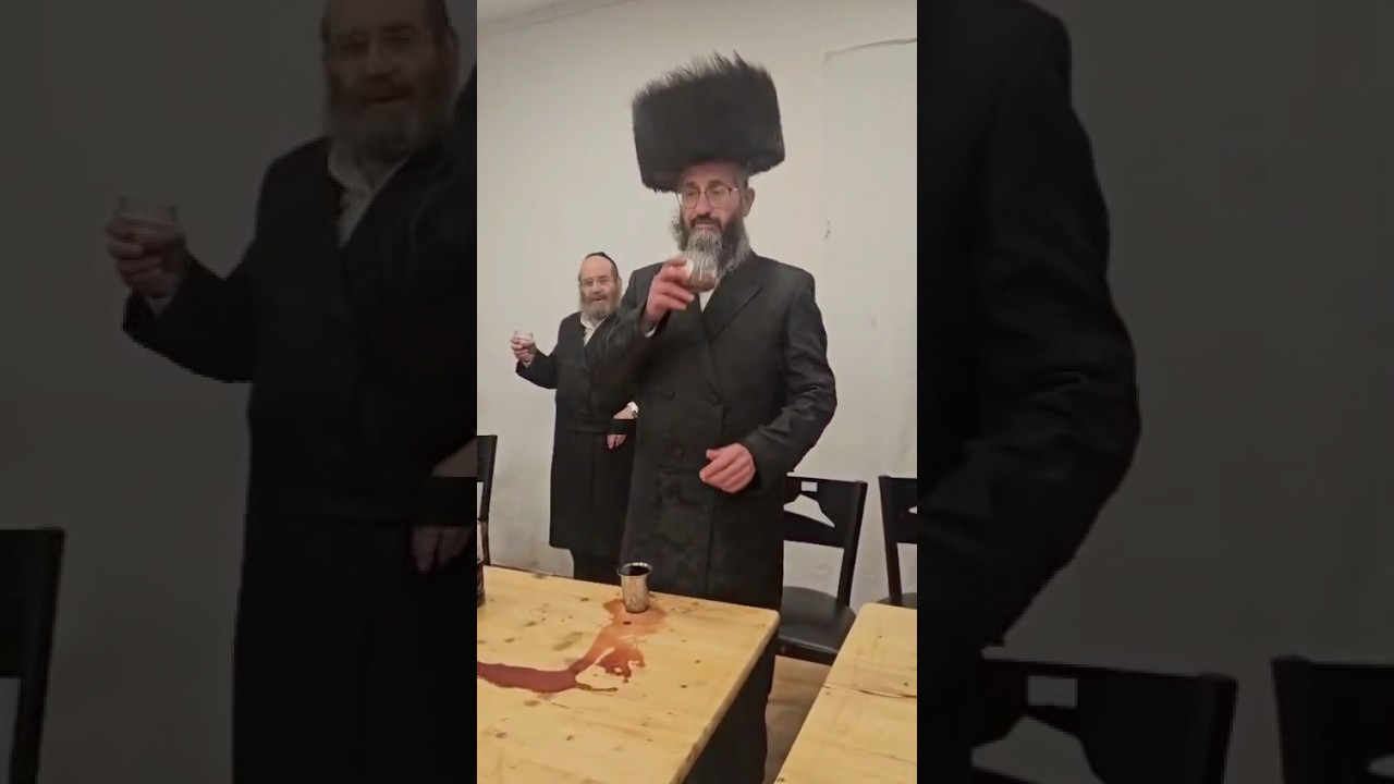 Moshe Yosef Friedlender Making Havdalah Motzei Shabbos In Kerestir | הבדלה  מוצ”ש בקרסטיר