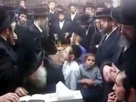 סקלענער רבי דאווענט אין ק''י ביה''מ הרבנית הצ' ע''ה וואס די ארוינים האבן ל''ע פארשפארט