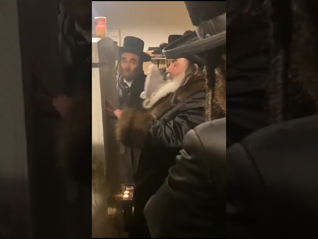 האדמור מזידיטשוב בציון הרהק מרימינוב