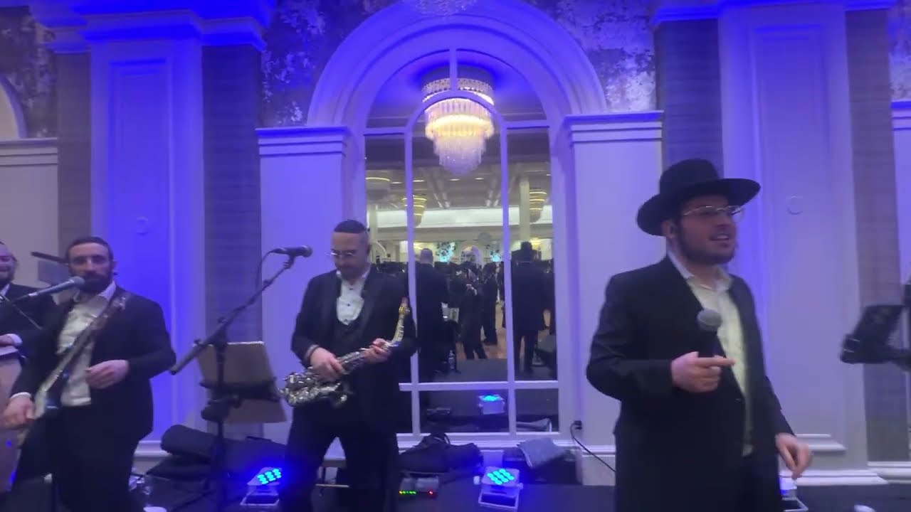 Kalmy Schwartz singing at the wedding of Yossi Indig & Fleischman | 🎹 Hershy Langsam on the Keys