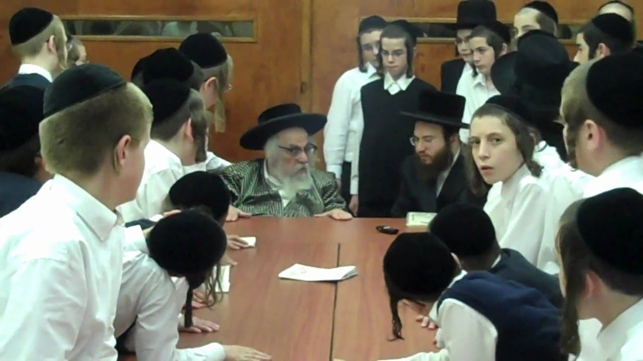 Bochur K'Halachah Rabbi Yechezkel Roth, Karlsburg Rav