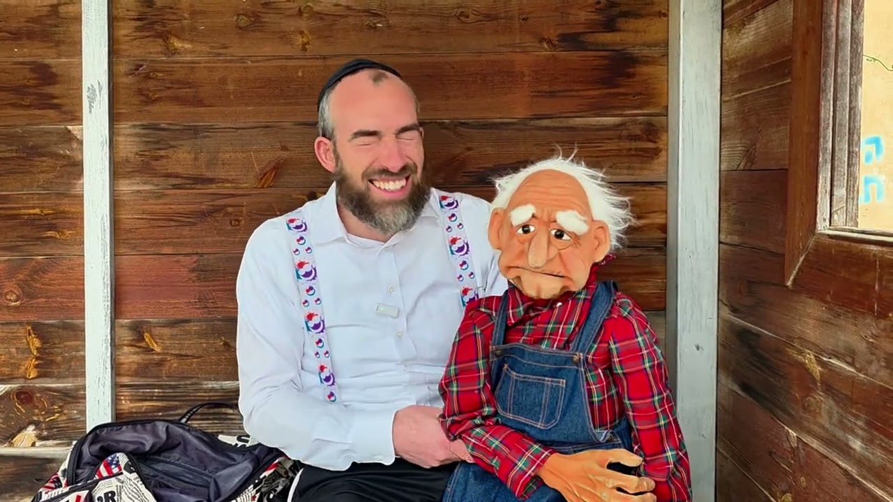 רבי שרגי רוכב באופניים לאירוע תפילוטו