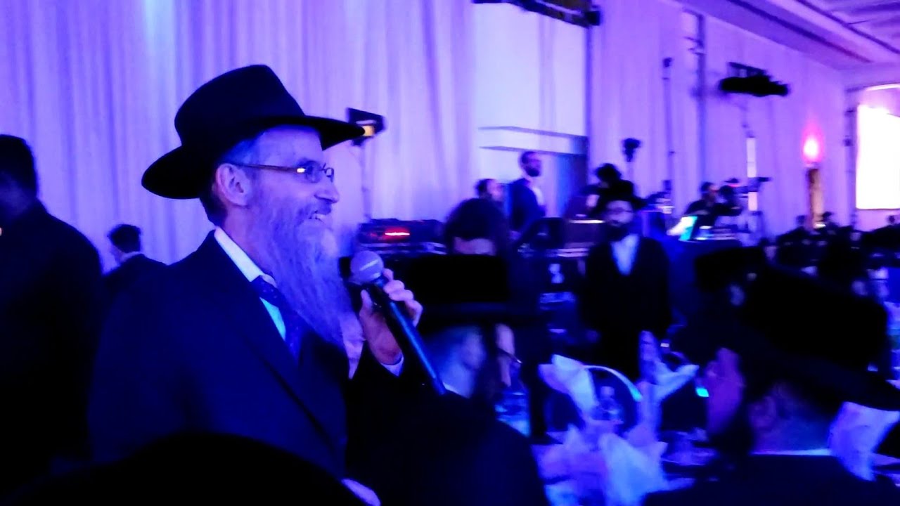 Avraham Fried 'Surprise Entrance' At Yaldei Event 2020
