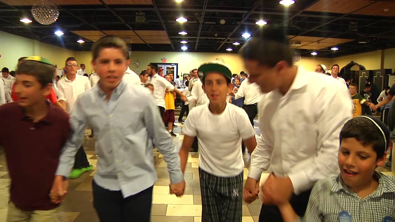 Oorah Celebrates Motzei Shabbos Nachamu with Joyous Dancing!