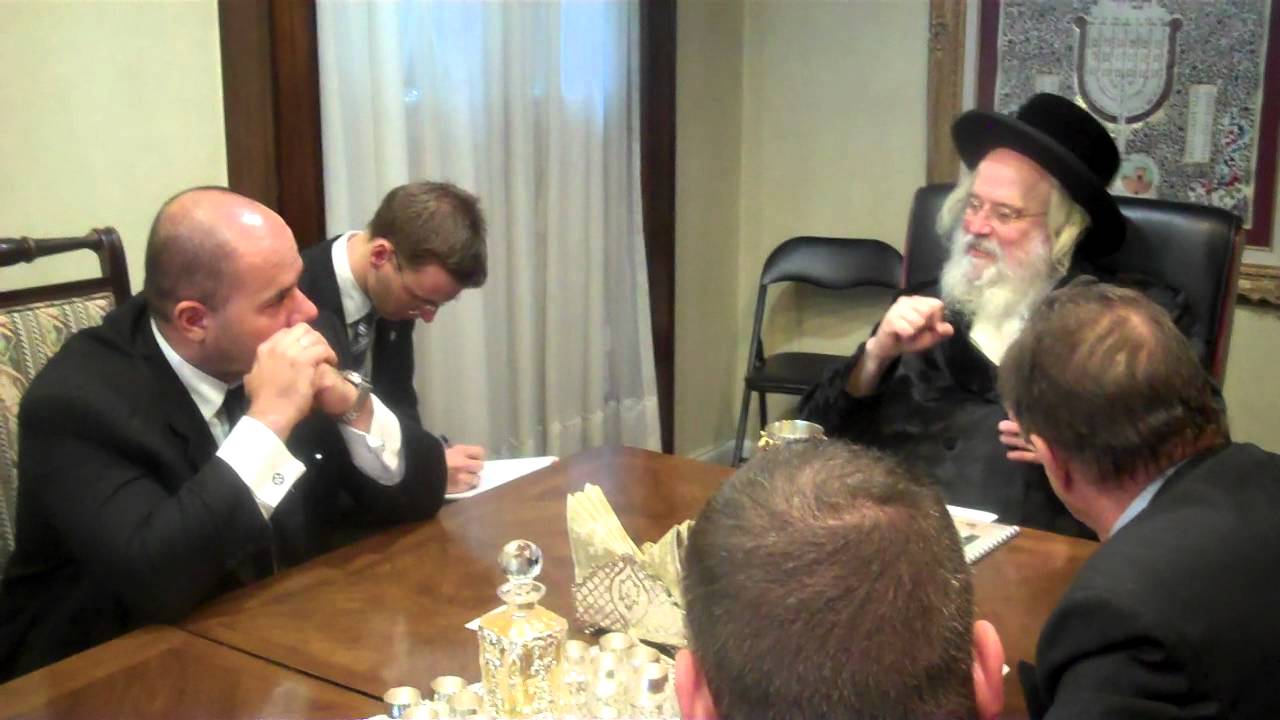 Munkatcher Rebbe with Hungarian diplomats Part 3/3