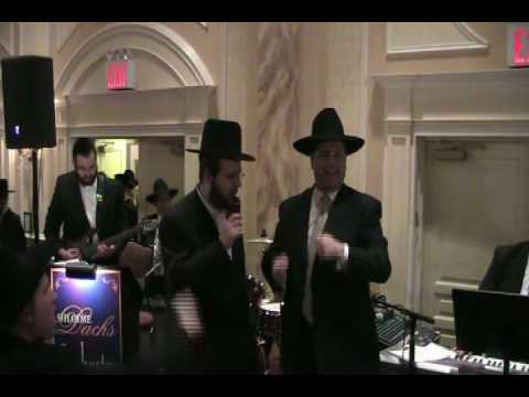 Yoely Greenfeld And Shloime Dachs Sing at A Chasuna in Ateres Avrohom.mp4