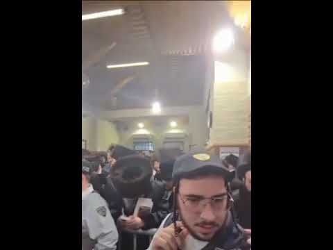 Udvary Rav Davening At The Kever Of R' Shayele In Kerestir - Iyar 5784
