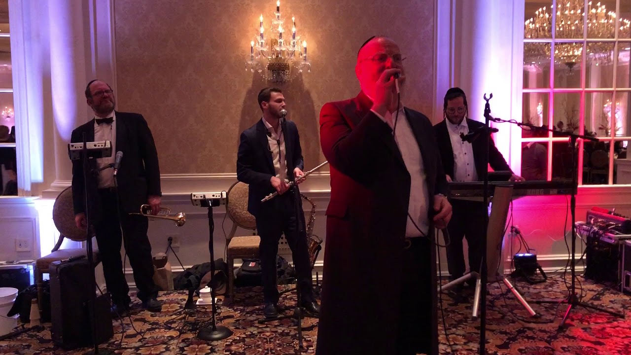 Michoel schnitzler rocking at a wedding in Lakewood with dovi tesler!