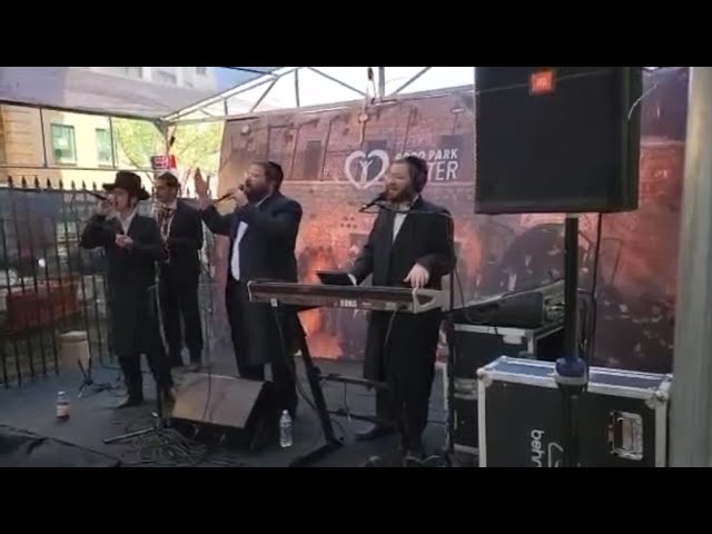 Berko Brothers & Yossi Lax Live At Boro Park Center