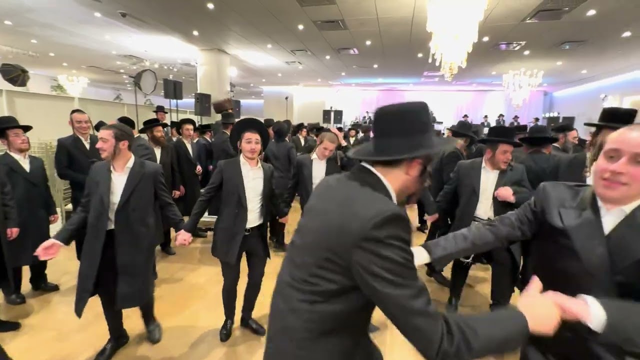 Avromi Berko & Lipa Schmeltzer & fire 🔥 @ Burech Stark