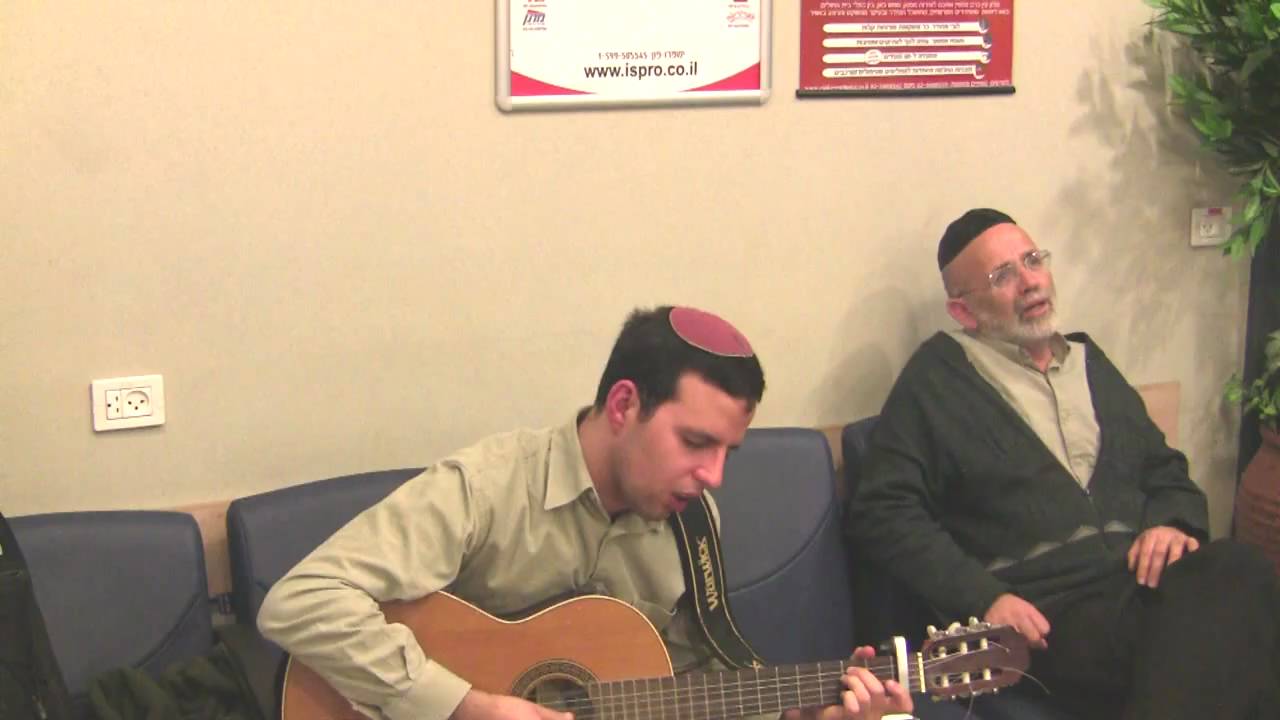 Chizki Sofer singing Shlomo Carlebach's Hitnaari התנערי