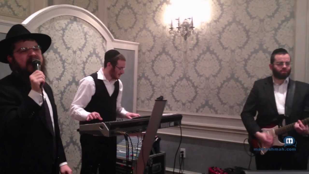 Benny Friedman Singing Yesh Tikvah LIVE