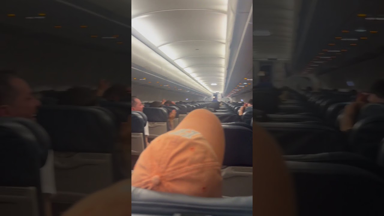 When the whole plane laughs at a joke #shorts #travel #plane #laughing #jokes #flight #onboard