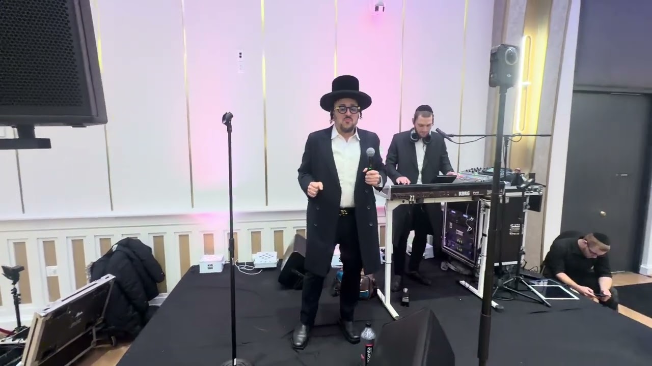 Lipa Schmeltzer singing at the wedding of Yossi fulop | 🎹 Shia Leitner on the Keys