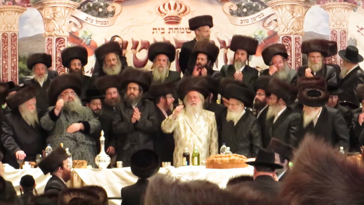 Simchas Beis Munkatch Brashov, Admor M'Munkatch Grand Entrance to Chassuna