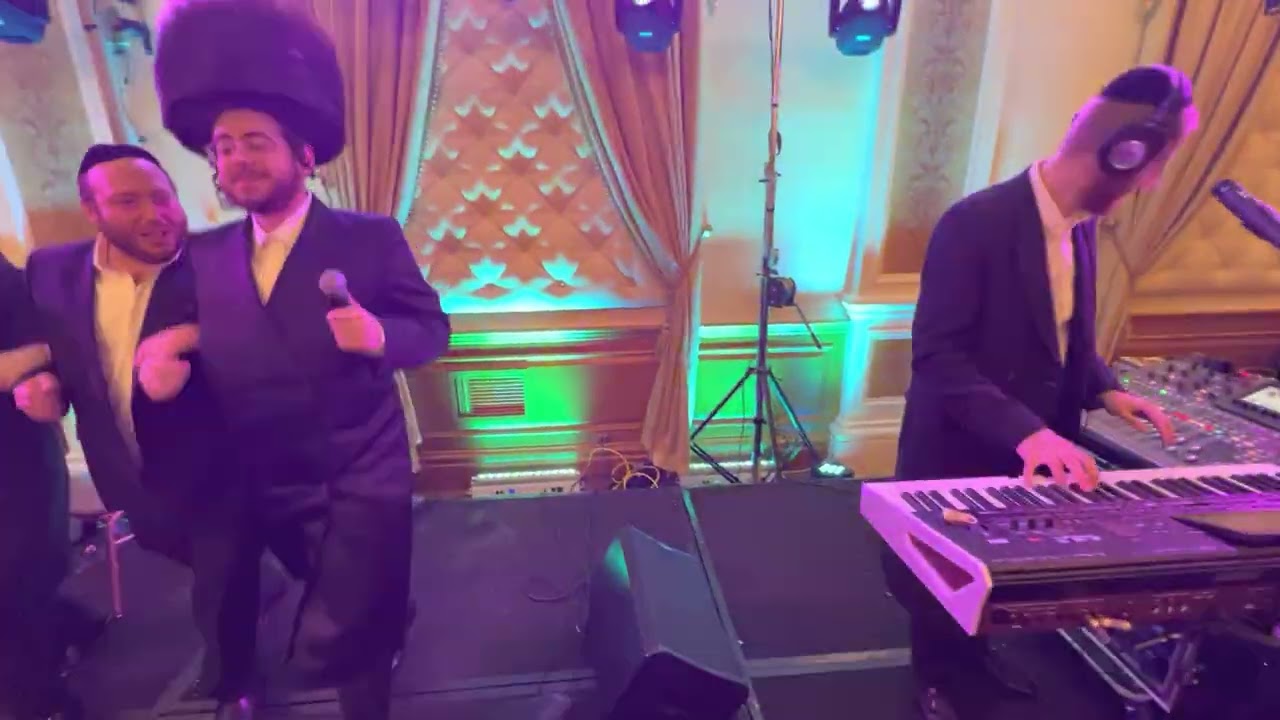 Chusen Kohn Wedding | Pre Dance | Singer דובי מייזעלס (Dovy Meisels) |  Hershy Langsam on the Keys.