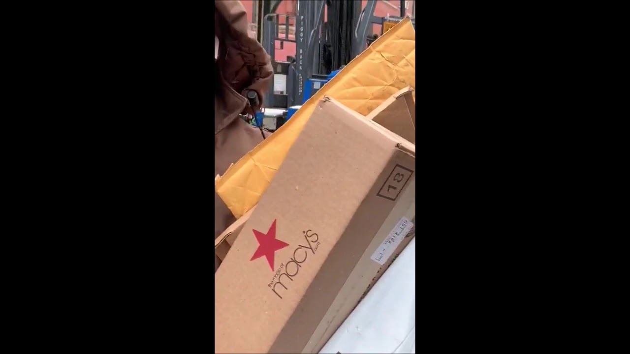 UPS Driver Refuses To Allow Ambulance To Pass On Boro Park Street