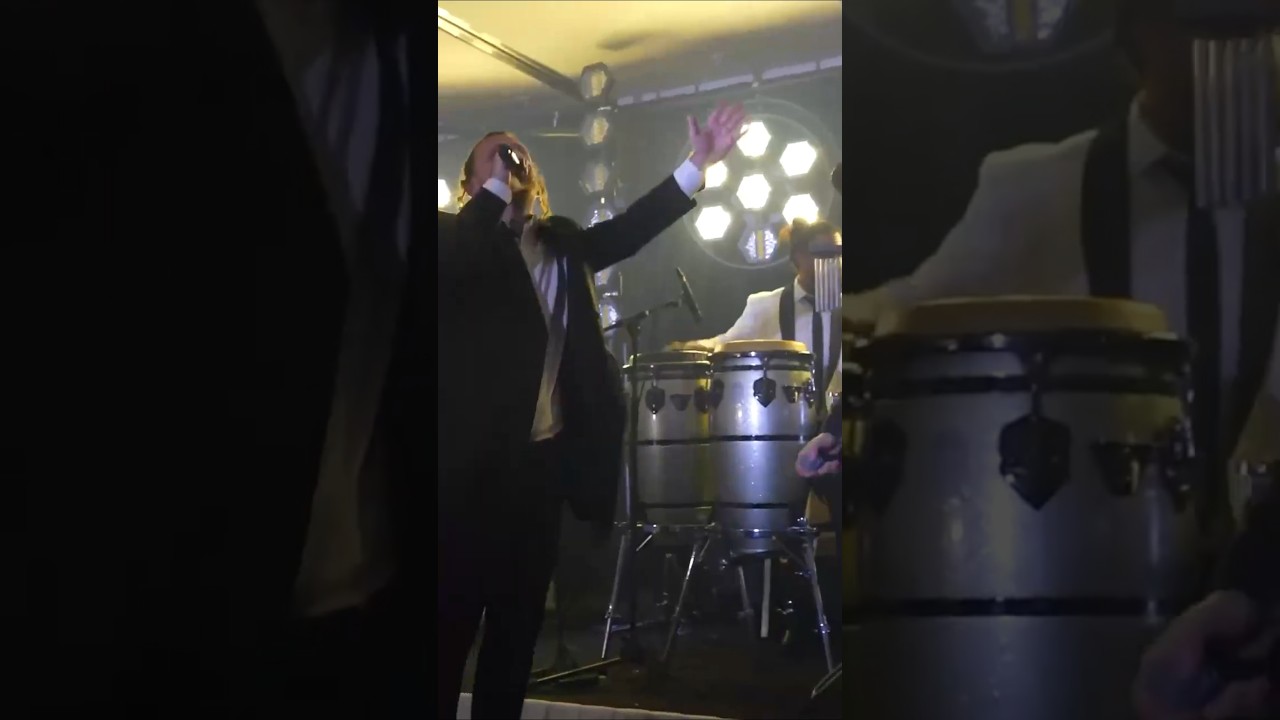 שרולי גרין 🎤 פיני איינהורן 🎤 מקהלת ידידים 🎤 אברומי רוזנפלד ותזמורתו 🎸🥁🎷🪈🎹❤️