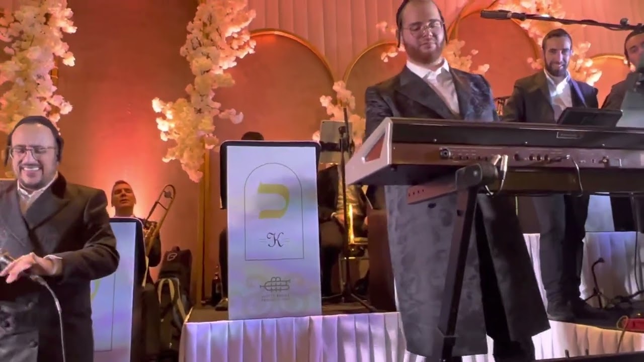Chaim Kahana Wedding | הכנסת אורחים | Singer Lipa Schmeltzer & Yissocher Gutman with Shira Choir.