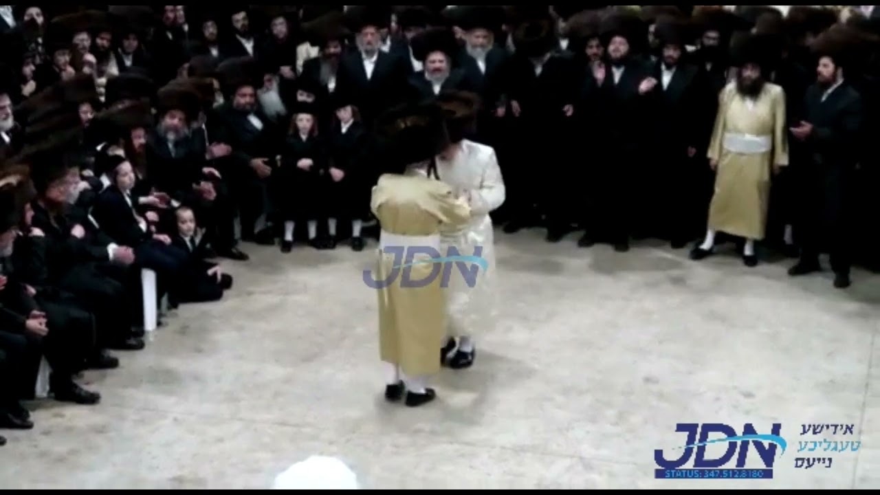 Tosh Rebbe Dancing Mitzvah Tantz At His Einikel's Wedding - Sivan 5783