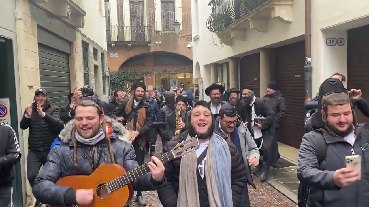 הצעדה המוזיקאלית בדרך לקברו של הרמ"ד וואלי ביום ההילולה