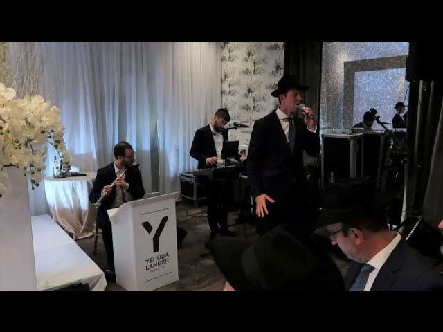 Od Yeishvu- Shmuly Schneider with Yehuda Langer