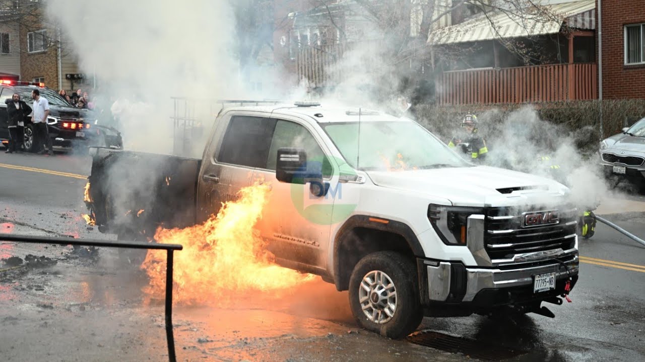 Vehicle blaze for an hour on Satmar Drive