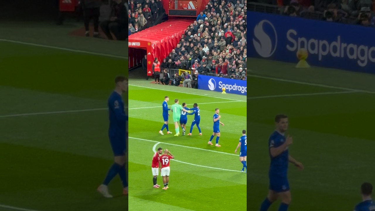 Idrissa Gueye Fight, red card Manchester United vs Everton #football #united #redcard #fighting