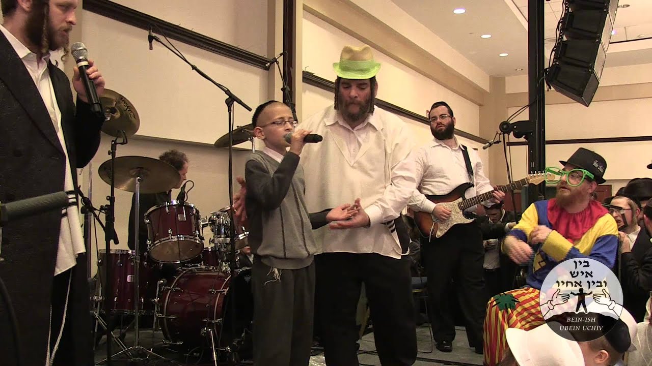 Shmuly sings at Bein Ish Ubein Uchiv 2012 (OFFICIAL VIDEO)