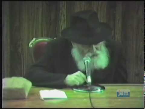 Highlights from 770 | Full length - The Lubavitcher Rebbe in private audience.