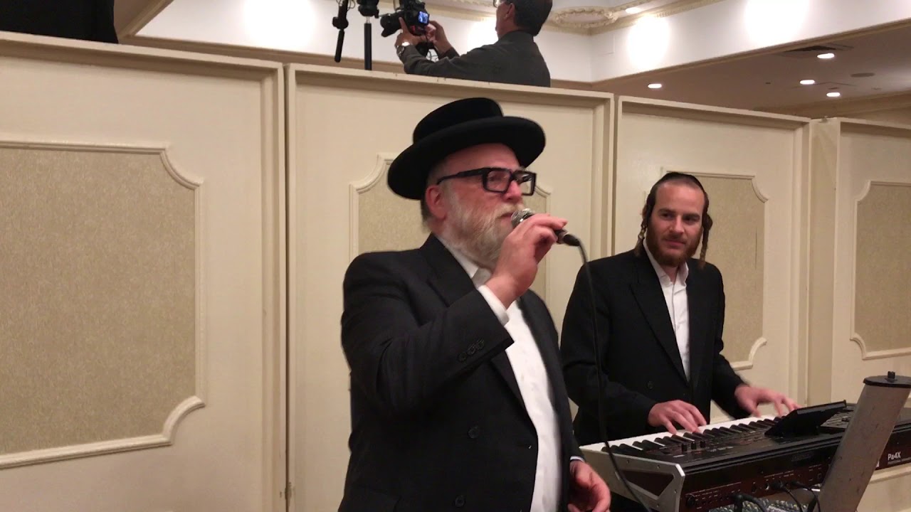 Michoel Schnitzler rocks mbd,s boee beshulom at a wedding in boro park|מיכאל שניצלער-בואי בשלום