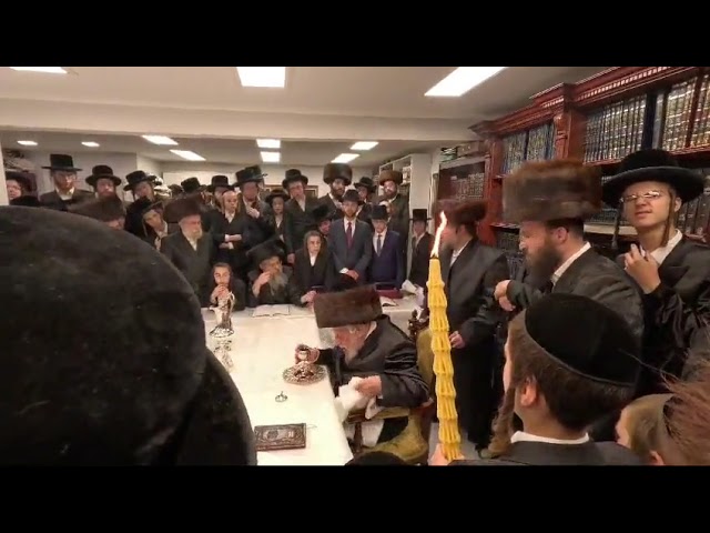 האדמו"ר מקאפיטשניץ שליט"א בהבדלה בבית מדרשו בסטעטן איילנד