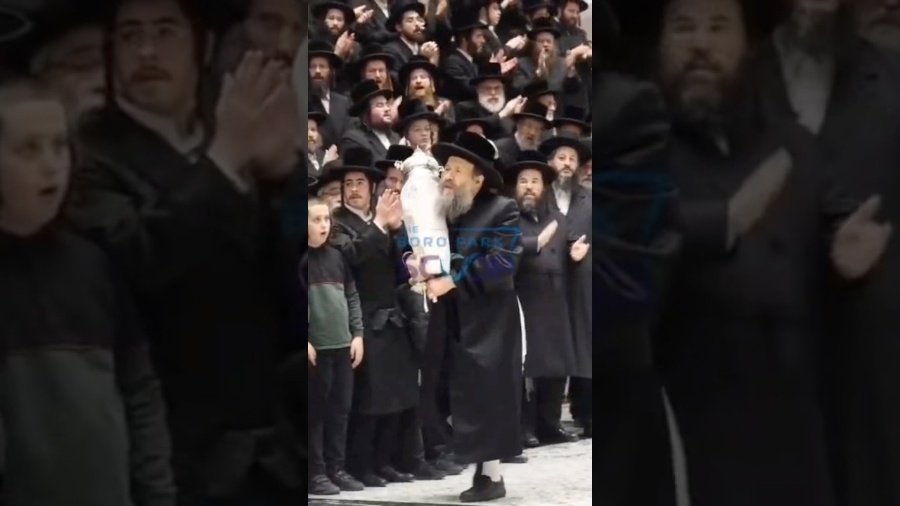 Hachnusas Sefer Torah with Bobov-45 Rebbe | הכנסת ספר לבהמ״ד החדש באבוב-45
