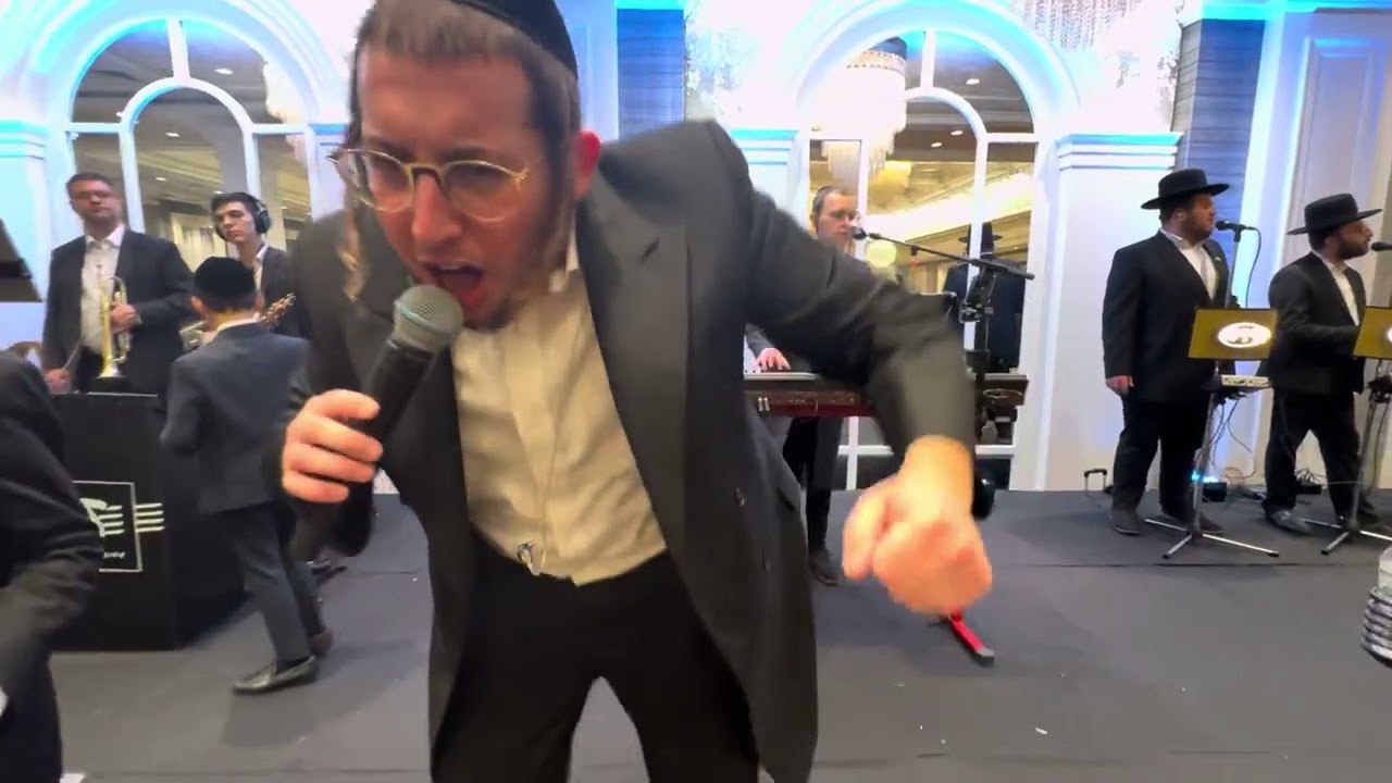 Markowitz & Goldberg Wedding | Singer Kalmy Schwartz and Yossi Shtendig on the keys