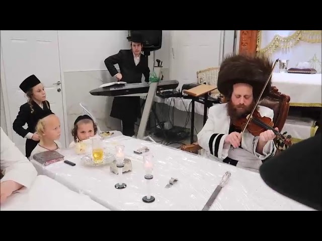 מוצאי יום הקדוש תשפ"ו בחצה"ק מיאלען