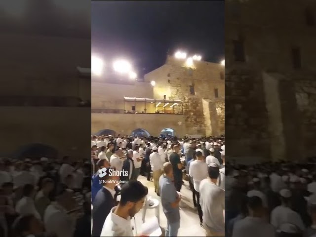 Geulah Prayer in Selichot at the Western Wall