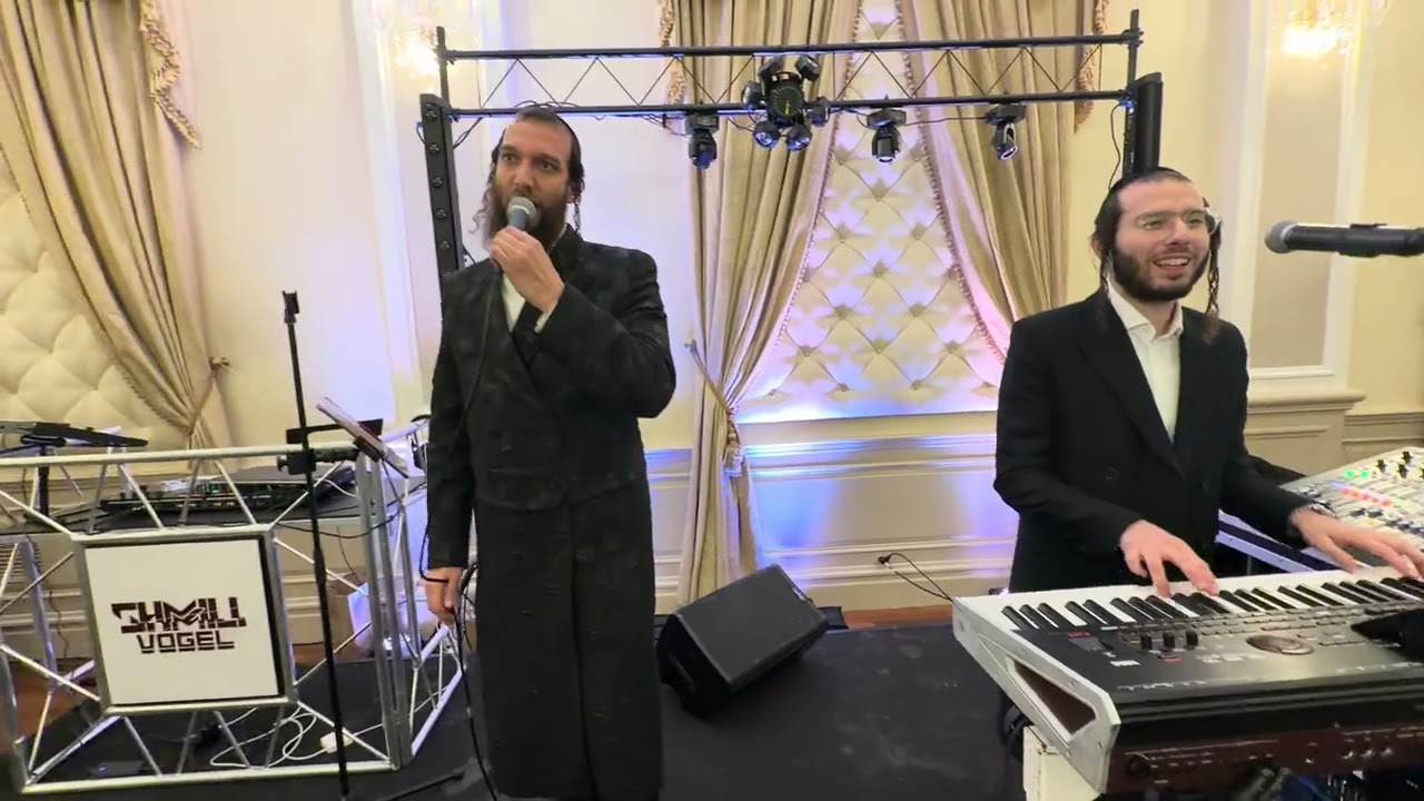 Beri Weber singing at the wedding of Fully Oriel & Weber | 🎹 Yoiny Fischer on the Keys.
