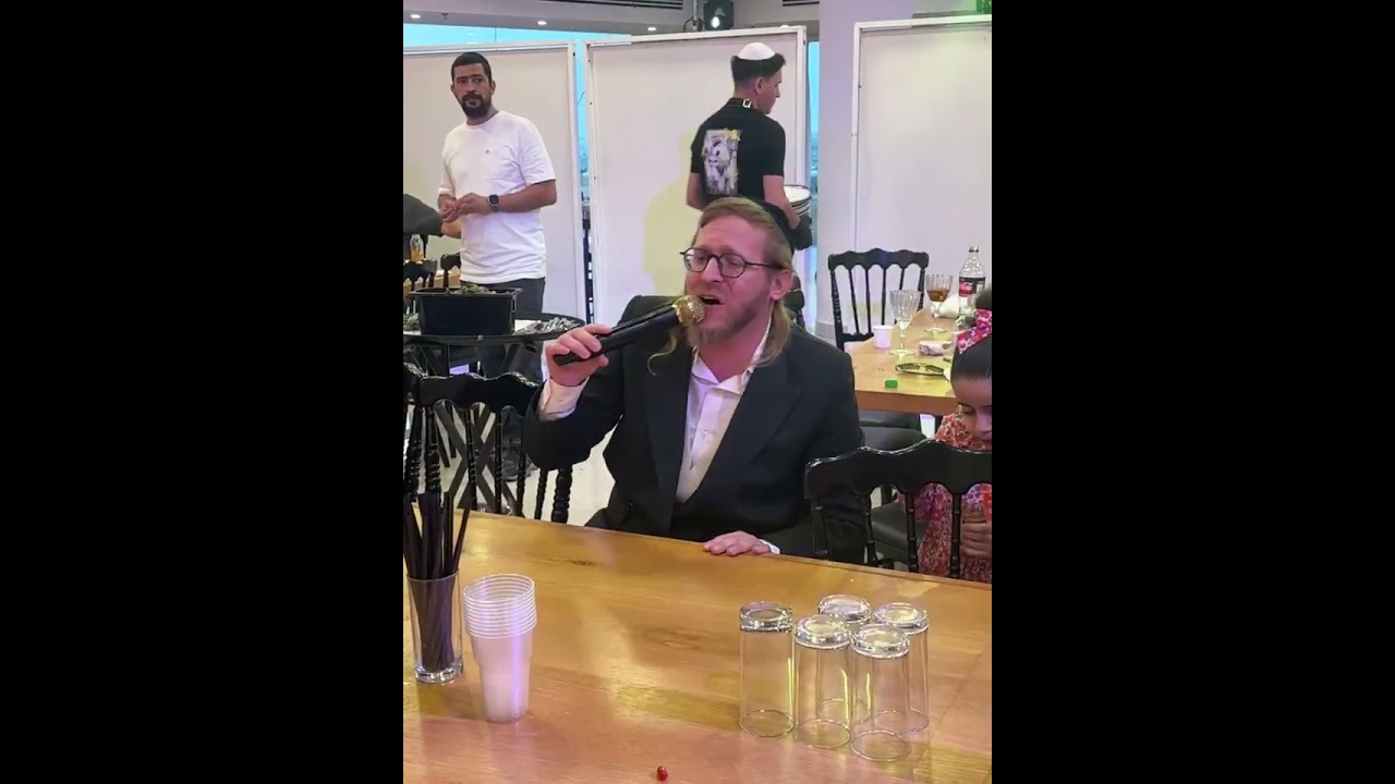 מזל טוב לידידי הזמר המוכשר אבי מן שהכניס את בנו בבריתו של אברהם אבינו #shorts #live #jerusalem