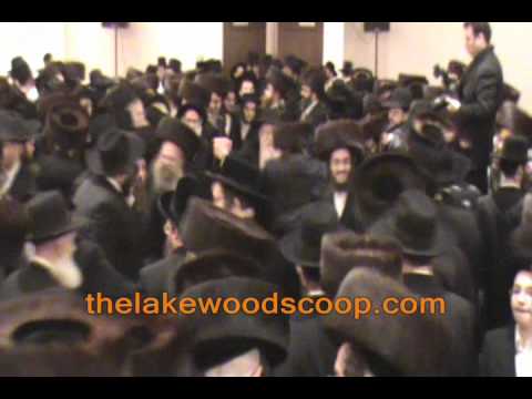 Munkatch Rebbe Dancing With Dinever Rebbe And Choson At Nadvorna Chasunah 1000+ Guests