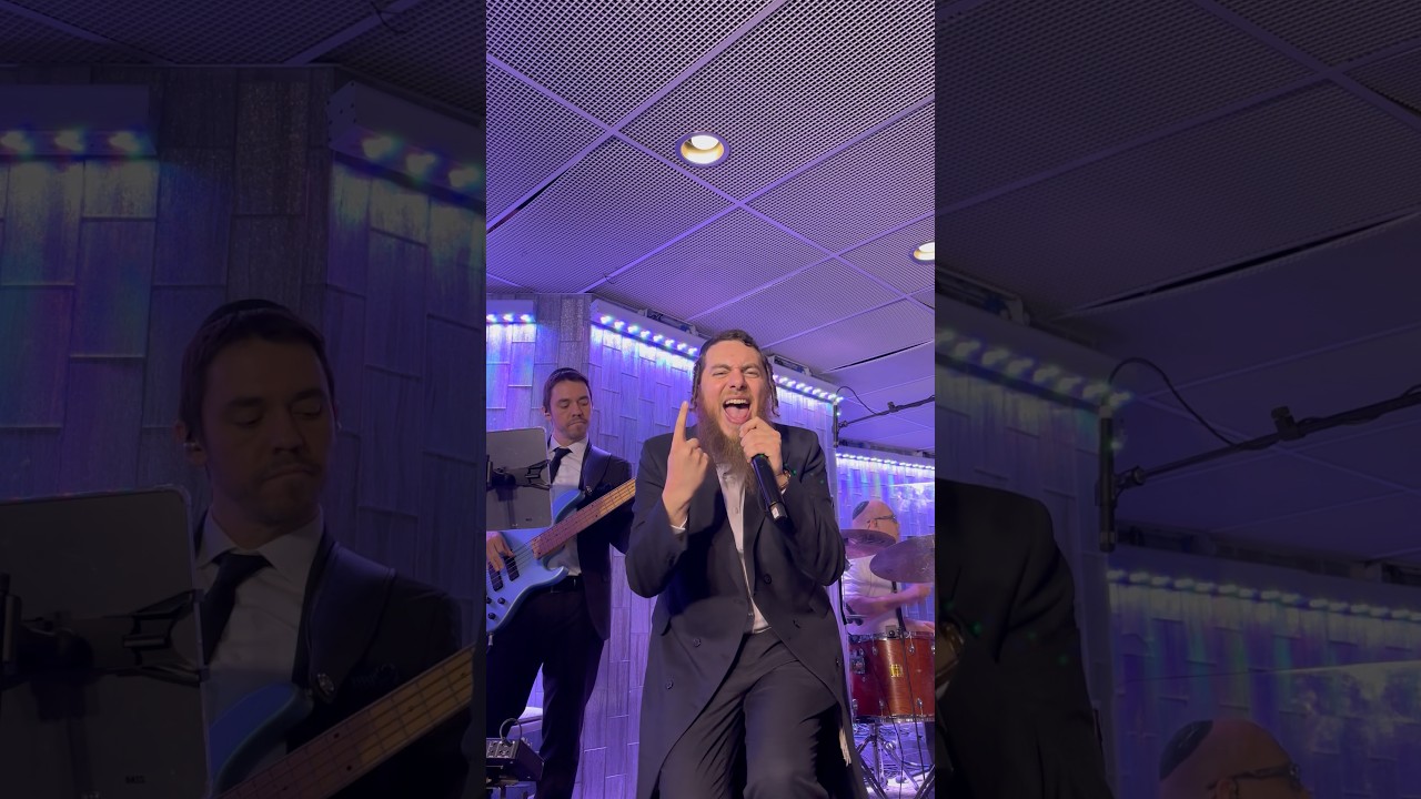 When things look down, we look up 🙌#jewishsinger #jewishmusic #weddingsinger #jewishwedding