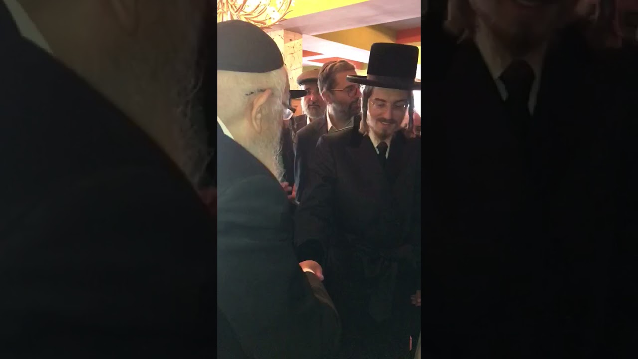Rabbi Nachum Sheinin Greets Sadigura Rebbe