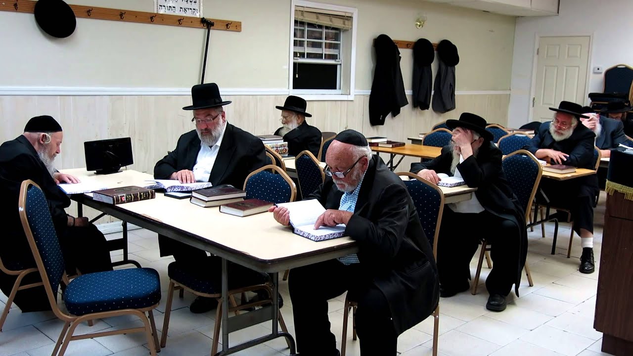 Senior Satmar Chasidim hearing Shovevim Drasha of Satmar Grand Rabbi ZT'L, in Kerestir Shul Miami