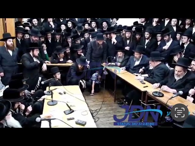 Coronation Of Skulen Rebbe’s Oldest Son R’ Aaron Meir As The New Skulen Rebbe | מעמד ההכתרה בסקולען