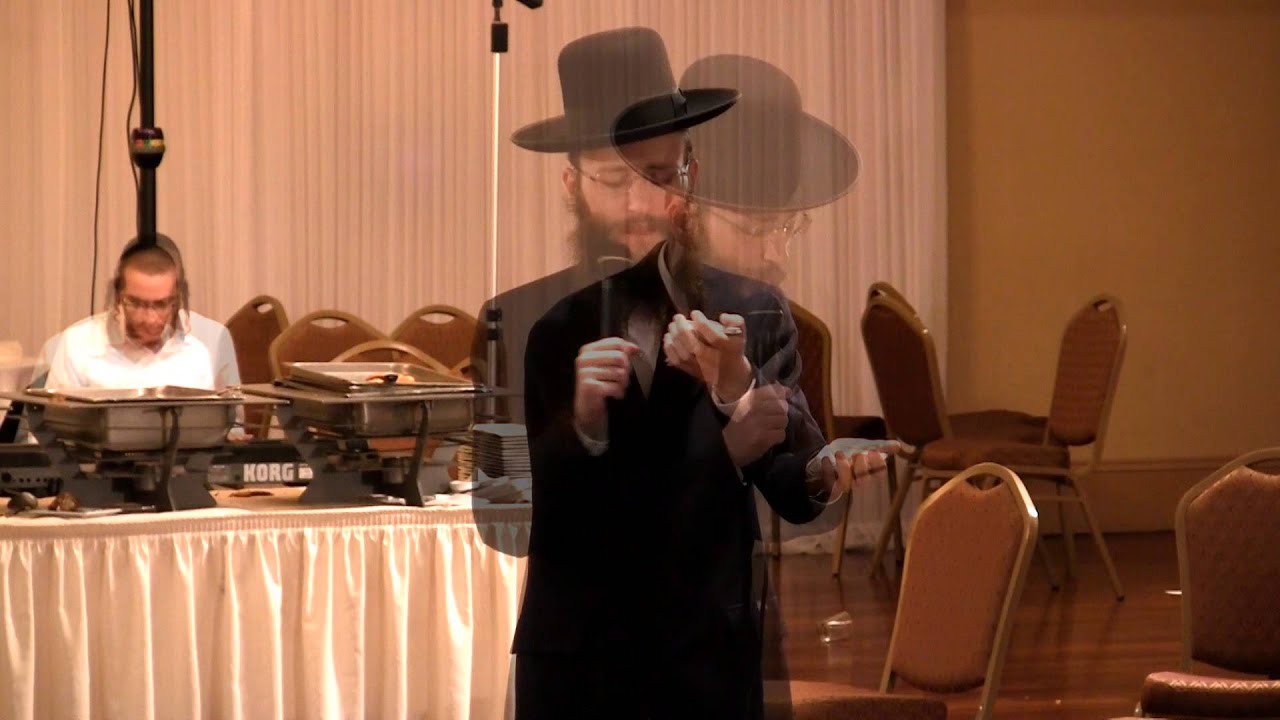 Badchen Yisroel Spira at a Recent Wedding in The Palace Graming in Yiddish and English