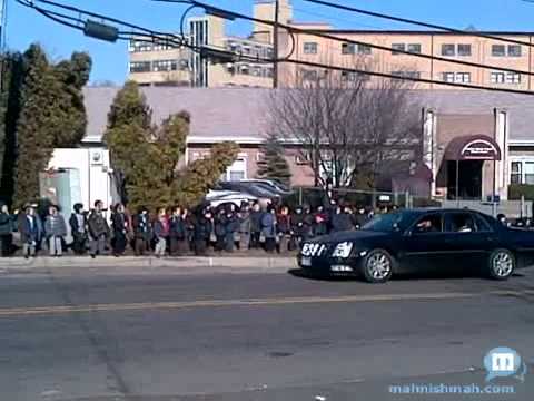 Bagleitin & Singing For The Skver Rebbe