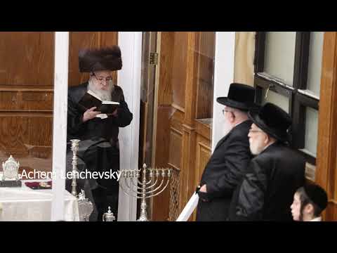 klausenburg  rebbe on the 8th night of chanukah