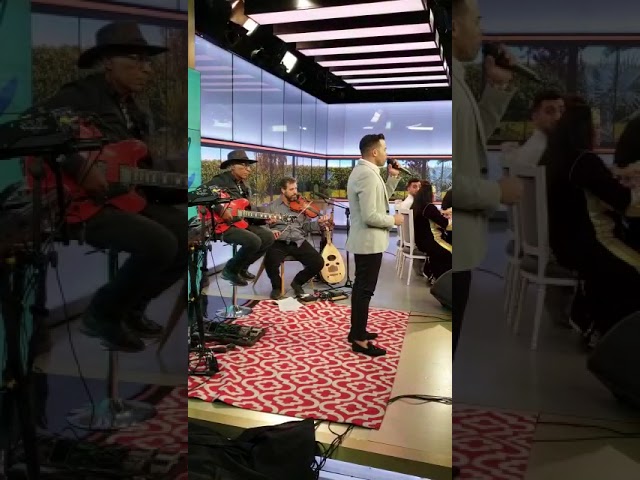 אופיר סלומון בביצוע מרטיט את הלב "שמע ישראל" בתוכנית כמעט שבת של אבי כאכון בערוץ 12