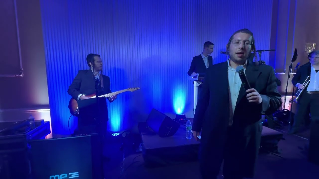 Fisher & Nussenzweig Wedding | Singer Kalmy Schwartz and Menachem Friedman on the keys